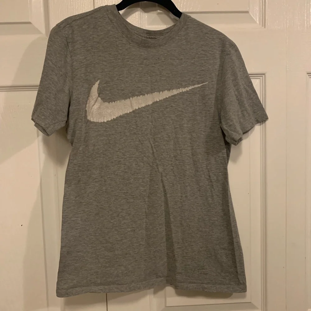 Nike grey and white tee with Nike‎ symbol